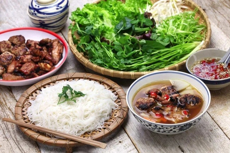 Le bun cha de Hanoï est un plat très prisé par les étrangers. Photo : NDEL.