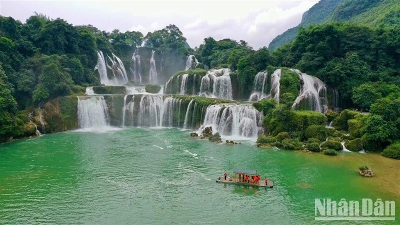 De septembre à décembre, c’est le meilleur moment pour visiter les chutes d’eau de Ban Giôc, les plus belles du Vietnam. Photo : NDEL.