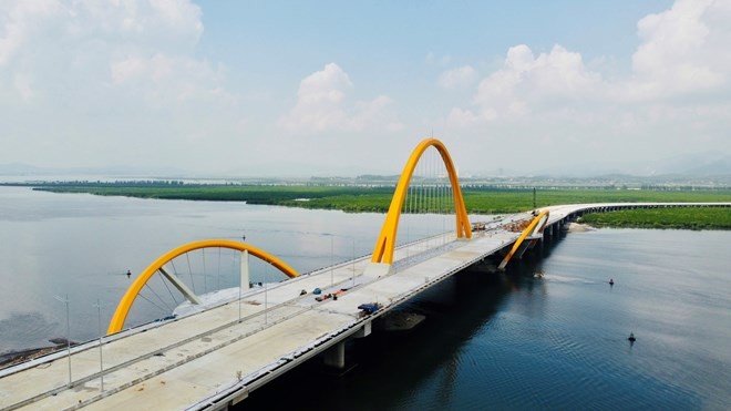 Quang Ninh se prépare à mettre en service un autre pont sur la baie de Cua Luc (pont Cua Luc 3). Photo: laodong.