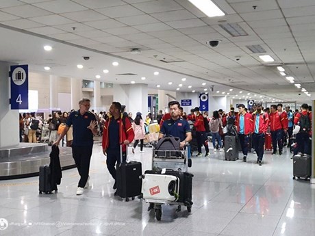 Les joueurs vietnamiens arrivent aux Philippines. Photo : vff.org.vn.