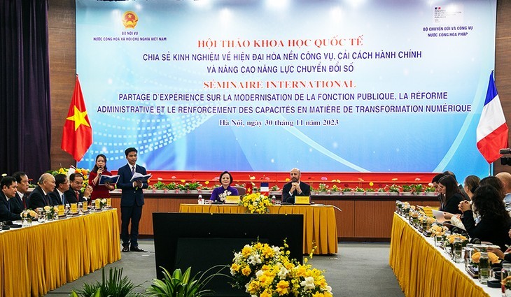 Vue générale du séminaire international sur la gouvernance publique, la réforme administrative et la transition numérique, le 30 novembre à Hanoi. Photo: VOV.