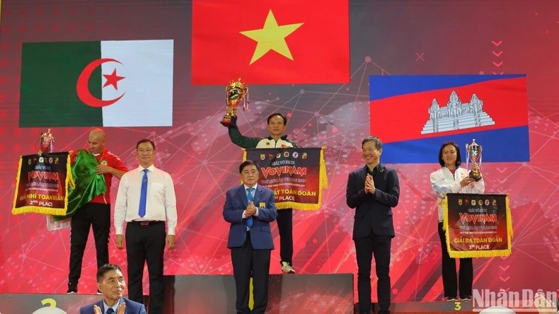 Le Vietnam termine au premier rang lors du 7e Championnat du monde de Vovinam, suivi par l'Algérie et le Cambodge. Photo: NDEL.