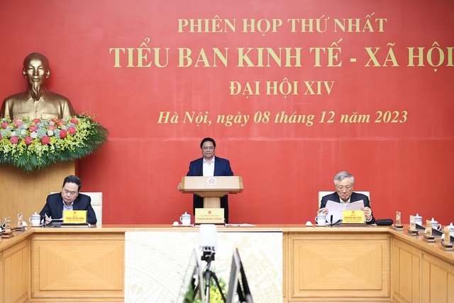 Le PM vietnamien, Pham Minh Chinh (debout) lors de la réunion. Photo : baochinhphu.vn