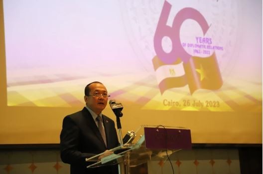 L'ambassadeur vietnamien en Égypte Nguyên Huy Dung prend la parole lors du forum. Photo : VNA. 