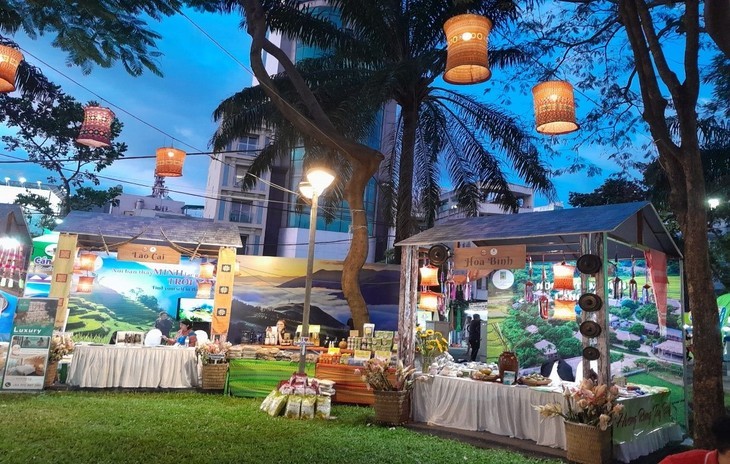 Un espace d'exposition touristique lors de la Journée touristique de Hô Chi Minh-Ville 2023. Photo : baolaocai.vn.