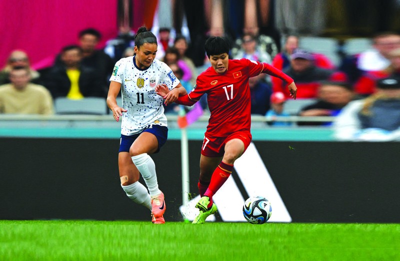 L’équipe nationale féminine (maillot rouge) du Vietnam a vécu une expérience mémorable lors de la Coupe du Monde 2023. Photo : VNA.