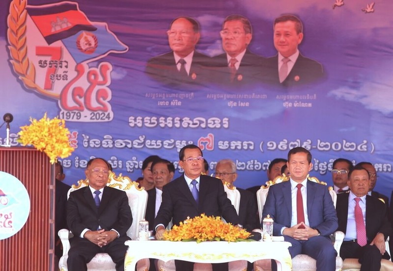 Le Président du Parti du peuple cambodgien (PPC), Samdech Techo Hun Sen, préside le meeting célébrant le 45e anniversaire du Jour de la victoire, le 7 janvier. Photo : VNA.