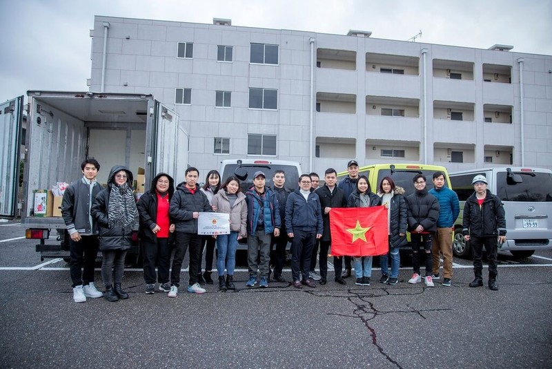 La délégation du consulat général du Vietnam à Osaka se rend à Ishikawa pour visiter et soutenir les Vietnamiens et les Japonais touchés par le tremblement de terre. Photo : VNA.