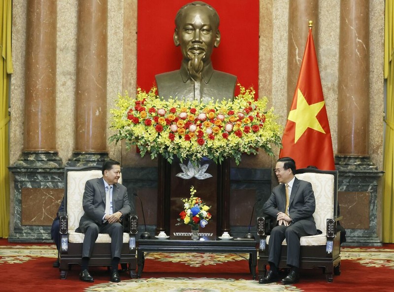 Le Président vietnamien Vo Van Thuong (à droite) et le vice-PM cambodgien Neth Savoeun, le 7 janvier à Hanoi. Photo : VNA.