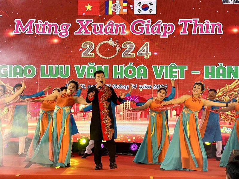 Un numéro artistique lors de l'Échange culturel Vietnam – République de Corée, le 7 janvier à Hanoi. Photo : thoidai.vn