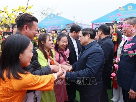 Le Premier ministre Pham Minh Chinh à la Fête des travailleurs - Accueillir le Nouveau printemps 2024 à Thanh Hoa. Photo : VNA.