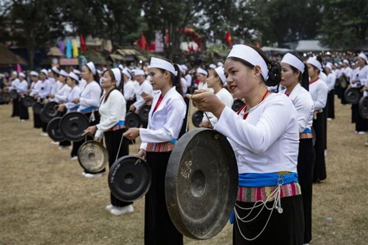 Les Muong à Hoa Binh célèbrent leur fête d'ouverture de la saison. Photo : VNA.