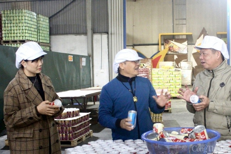 Pour 2024, la société Minh Trung ambitionne d’exporter 15 000 tonnes de bouillies de riz de lotus, sous la marque Bat Bao Minh Trung, vers différents pays. Photo: congthuong.vn.