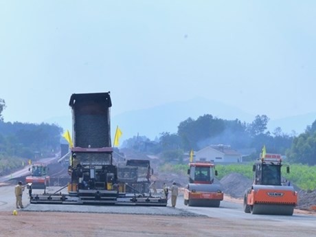 Construction du tronçon d'autoroute Bien Hoa-Vung Tau dans la province de Ba Ria-Vung Tau. Photo: qdnd.vn.