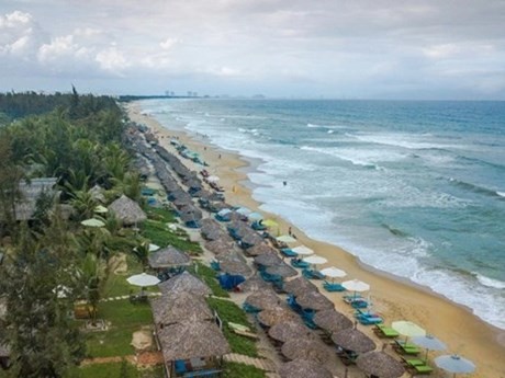 La plage de An Bàng à Hôi An, à 3 km à l’est de la ville de Hôi An, dans la province de Quang Nam, continue à figurer parmi les 10 des plus belles d’Asie élues par le site TripAdvisor. Photo : VNA.
