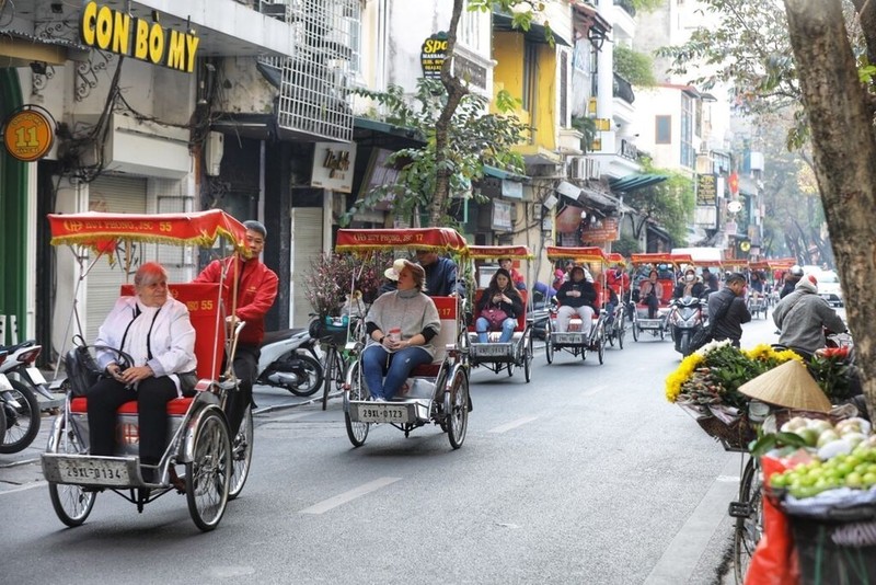 Hanoï vise l’objectif d’accueillir cette année 27 millions de touristes, dont 5,5 millions d’étrangers, pour une recette totale s’élevant à 103 740 milliards de dôngs. Photo: VNA.