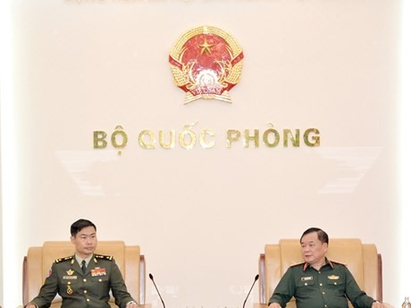 Le général de corps d'armée Hoàng Xuân Chiên (à droite) et le général de brigade Leang Sovannara. Photo : qdnd.vn.