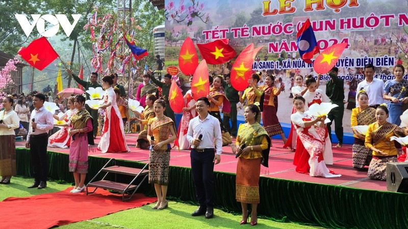 La Fête de l’eau 2024 (Bun Huôt Nam), avec de nombreuses activités culturelles et artistiques, a eu lieu le 14 avril, dans la commune Nua Ngam, district de Diên Biên, province de Diên Biên. Photo : VOV. 