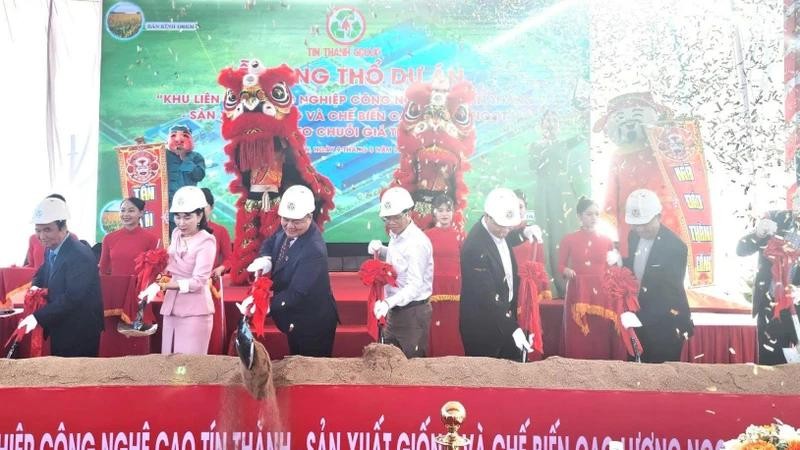 Cérémonie de mise en chantier du complexe agricole de haute technologie du groupe Tin Thanh, le 9 mai dans la province de Phu Yen. Photo: NDEL.