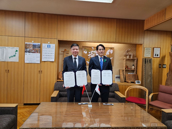 Signature du protocole d'accord de coopération entre le Vietnam et le Japon dans la gestion forestière. Photo : VNA.