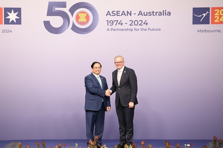 Le Premier ministre Pham Minh Chinh (droite) et son homologue australien Anthony Albanese lors du Sommet spécial ASEAN-Australie 2024. Photo : VOV.