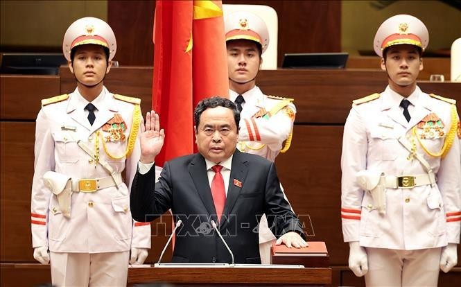 Le Président de l'AN du Vietnam Tran Thanh Man prête serment. Photo : VNA.