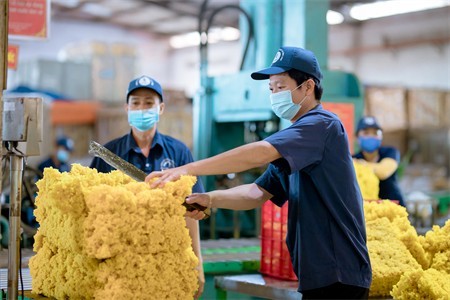 Les produits vietnamiens en caoutchouc sont exportés vers 80 marchés à travers le monde. Photo: congthuong.vn.