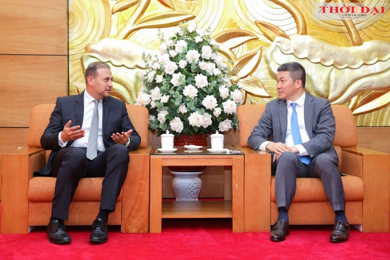 Le président de l’Union des organisations d’amitié du Vietnam, Phan Anh Son (à droite), et l’ambassadeur du Royaume d’Arabie saoudite au Vietnam, Mohammed Ismaeil A. Dahlwy, le 3 juin à Hanoi. Photo: thoidai.