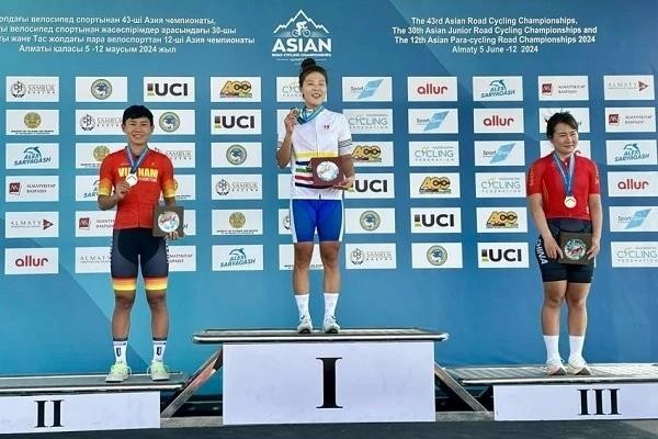 Nguyen Thi That remporte l'argent aux 43es Championnats asiatiques de cyclisme sur route, à Almaty, au Kazakhstan. Photo : tdtt.gov.vn