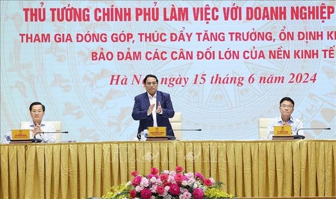 Le Premier ministre Pham Minh Chinh à la conférence avec les entreprises publiques. Photo : VNA.