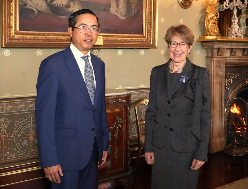 L'ambassadeur vietnamien en Australie, Pham Hung Tam (à gauche), et la gouverneure de la Nouvelle-Galles du Sud, Margaret Beazley. Photo: baoquocte.vn.