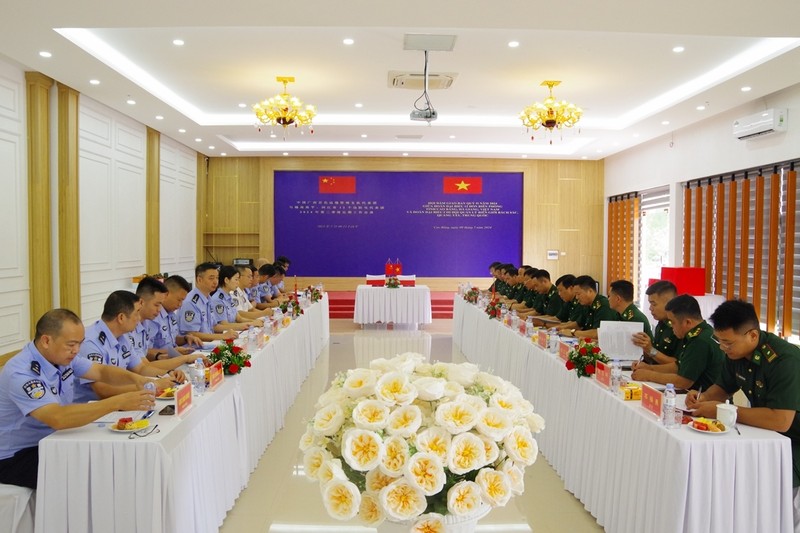 Lors de l'entretien entre les forces de gardes-frontières des provinces vietnamiennes de Cao Bang et Hà Giang et de la ville de Baise du Guangxi (Chine), le 9 juillet à Cao Bang. Photo: VOV.