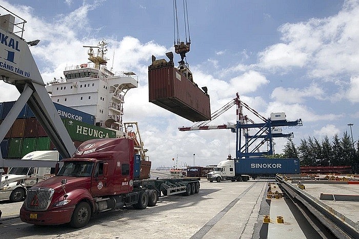 Depuis le début de 2024, les entreprises d’import-export du Vietnam doivent faire face à de nombreux défis dus à l’augmentation des tarifs de fret maritime. Photo : VNA.