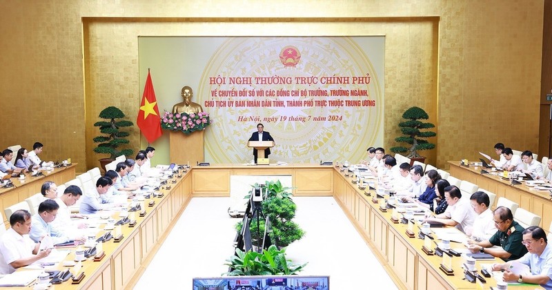 Le Premier ministre Pham Minh Chinh à la réunion de la Permanence du gouvernement sur la transformation numérique. Photo : VNA.