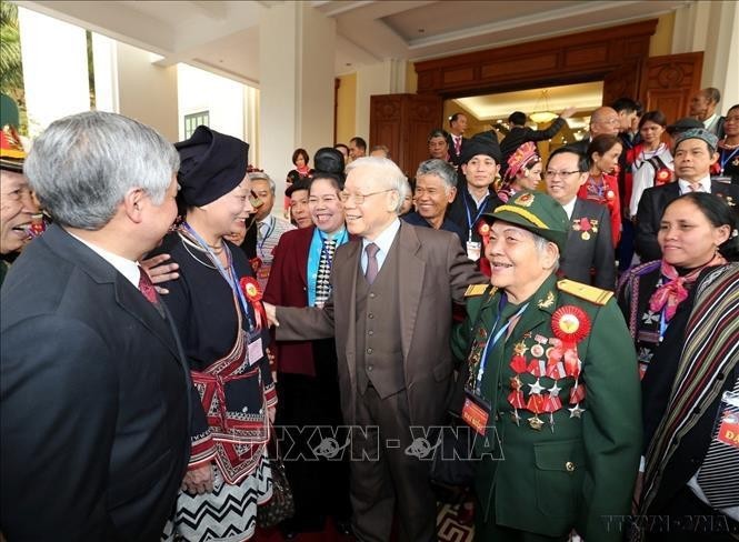 Le Secrétaire général du PCV Nguyên Phu Trong rencontre des intellectuels, hommes d'affaires, figures illustres des minorités ethniques, le 18 décembre 2017. Photo : VNA.