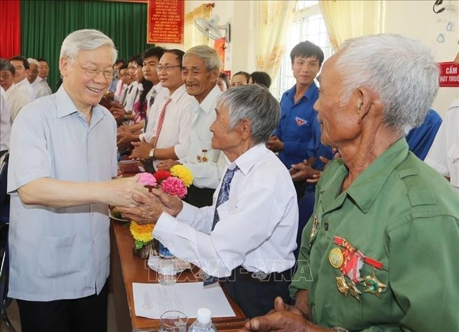 Le Secrétaire général du PCV Nguyên Phu Trong lors de sa visite dans la commune montagneuse de Son Ha, district de Son Hoa, province de Phu Yen, le 3 mai 2016. Photo : VNA.