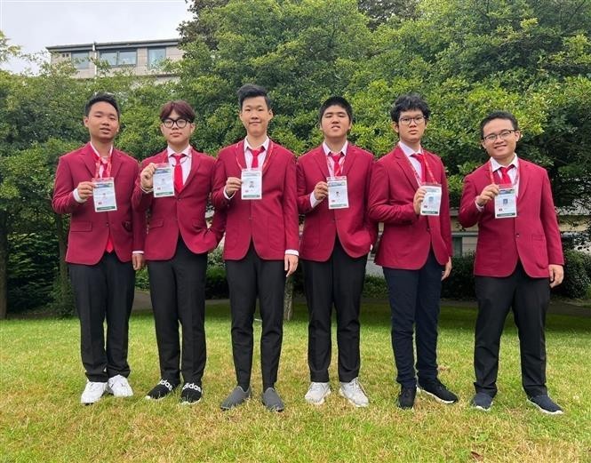 La délégation vietnamienne de six élèves obtient des résultats impressionnants aux Olympiades internationales de mathématiques (OIM) 2024. Photo : VNA.