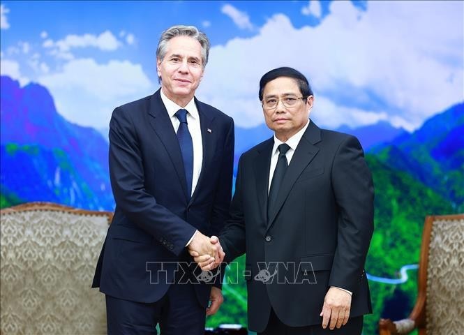 Le Premier ministre Pham Minh Chinh (droite) et le secrétaire d'État américain Antony Blinken. Photo : VNA.