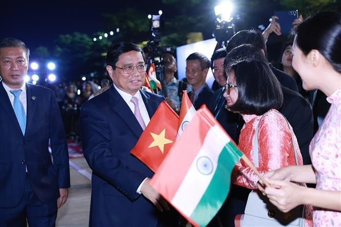 Le Premier ministre Pham Minh Chinh est arrivé à l’aéroport militaire de Palam à New Delhi, entamant sa visite d’État du 30 juillet au 1er août en Inde, Photo : VNA.