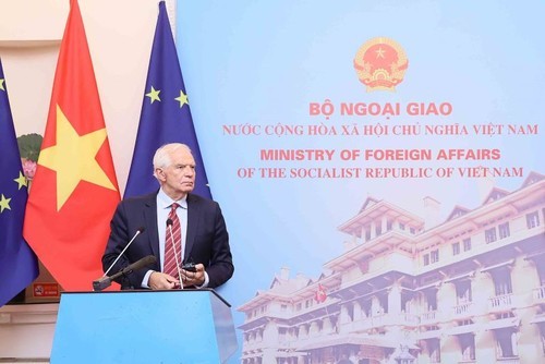 Josep Borrell, vice-président de la Commission européenne et Haut représentant de l’Union européenne pour les affaires étrangères et la politique de sécurité, lors de la conférence de presse. Photo: VNA.