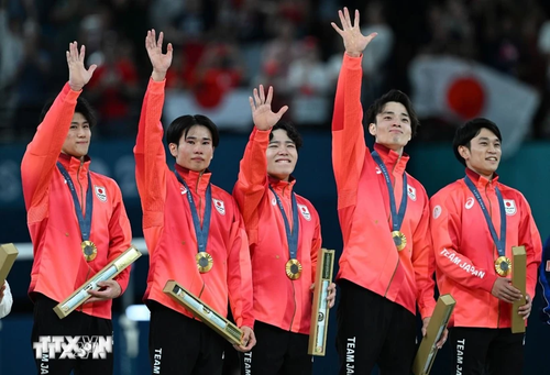 L'équipe japonaise de gymnastique artistique aux JO 2024. Photo : VNA.