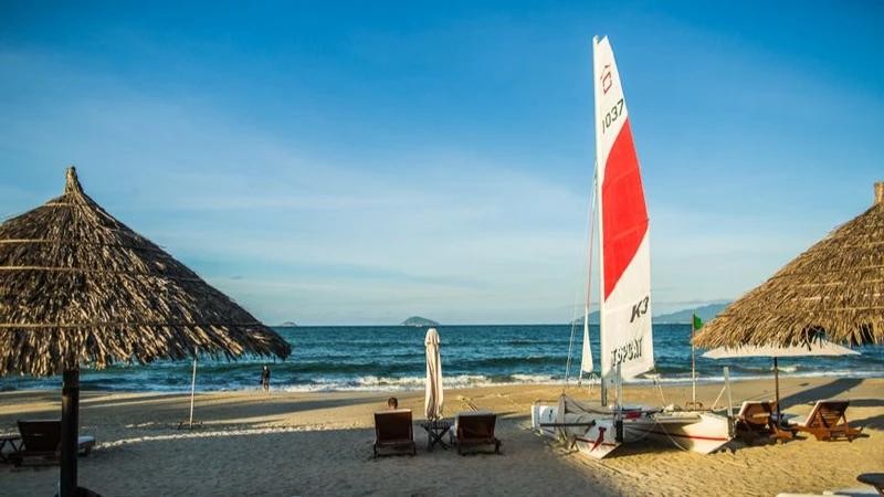 Située à 3 km à l’est de Hôi An, la plage d’An Bang est une destination attrayante pour les touristes grâce à sa beauté unique et encore sauvage. Photo: vietnamtravel.