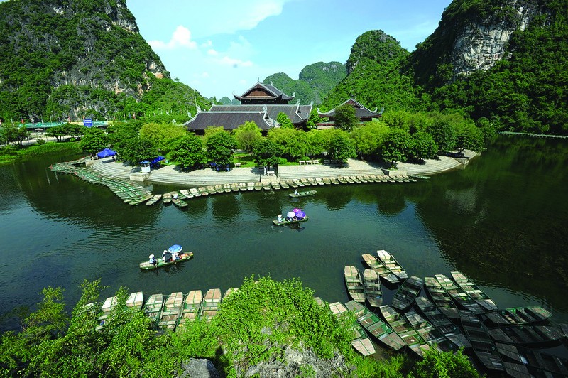 Situé dans la province de Ninh Binh, le complexe paysager de Trang An a été classé en 2014 au patrimoine mondial de l’UNESCO. Photo: VNA.