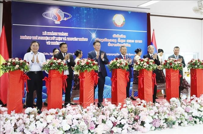 Cérémonie d'inauguration d'un laboratoire de données et de communication sur les catastrophes à Vientiane. Photo : VNA.