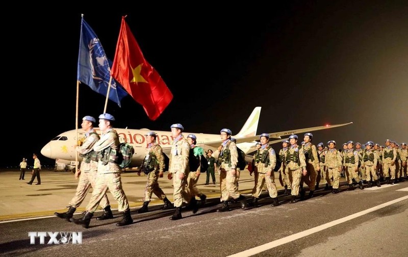 L'équipe du génie N°1 de retour à l'aéroport international de Noi Bai, après avoir accompli sa mission à Abyei. Photo : VNA.