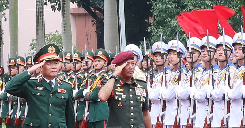 Le général Tan Sri Datuk Seri Mohammad bin Ab Rahman, chef des Forces de défense malaisiennes en visite au Vietnam. Photo : VNA.