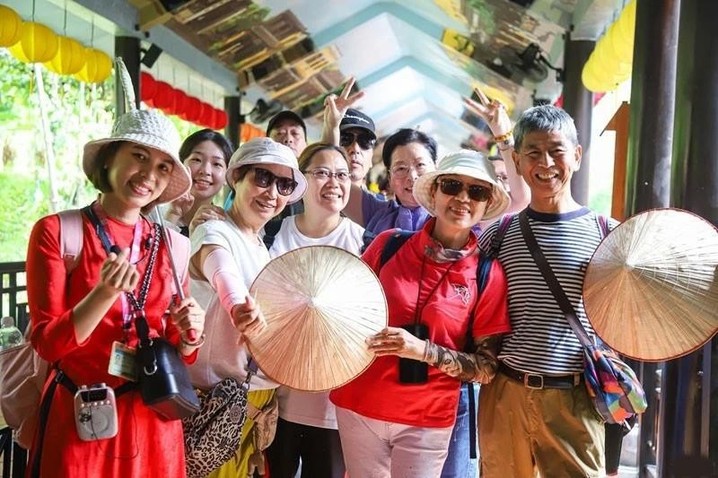 Les touristes chinois aiment découvrir la culture vietnamienne. Photo: dangcongsan.vn