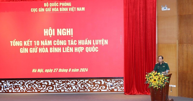 Le général de corps d’armée Phung Si Tân, chef d’État-major général adjoint de l’Armée populaire du Vietnam, à la conférence. Photo : VNA.