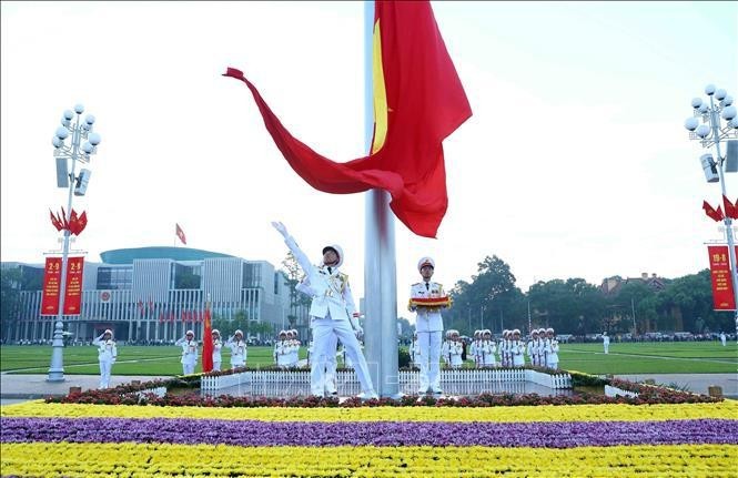 Cérémonie de lever du drapeau pour célébrer le 78e anniversaire de la Fête nationale du Vietnam (2 septembre 1945 - 2 septembre 2023) sur la place Ba Dinh. Photo : VNA.