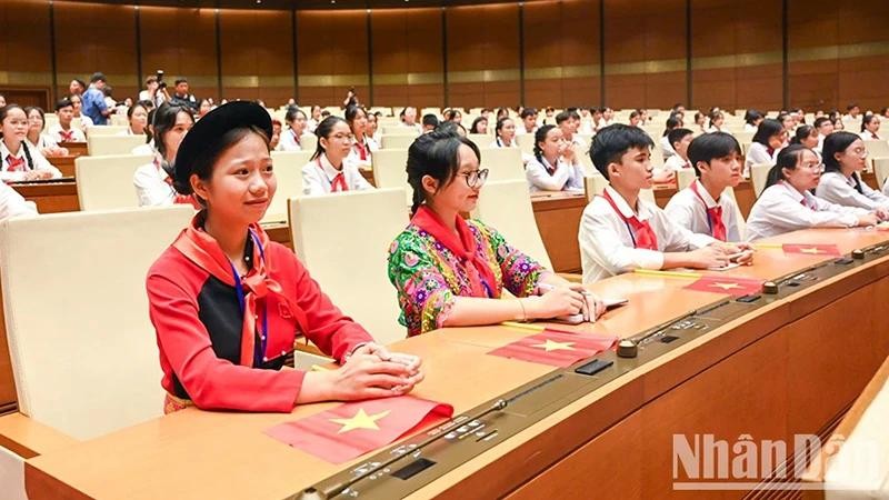 Des enfants délégués lors de la première session simulée de « l’Assemblée nationale des enfants », en septembre 2023 à Hanoi. Photo: Duy Linh/NDEL.